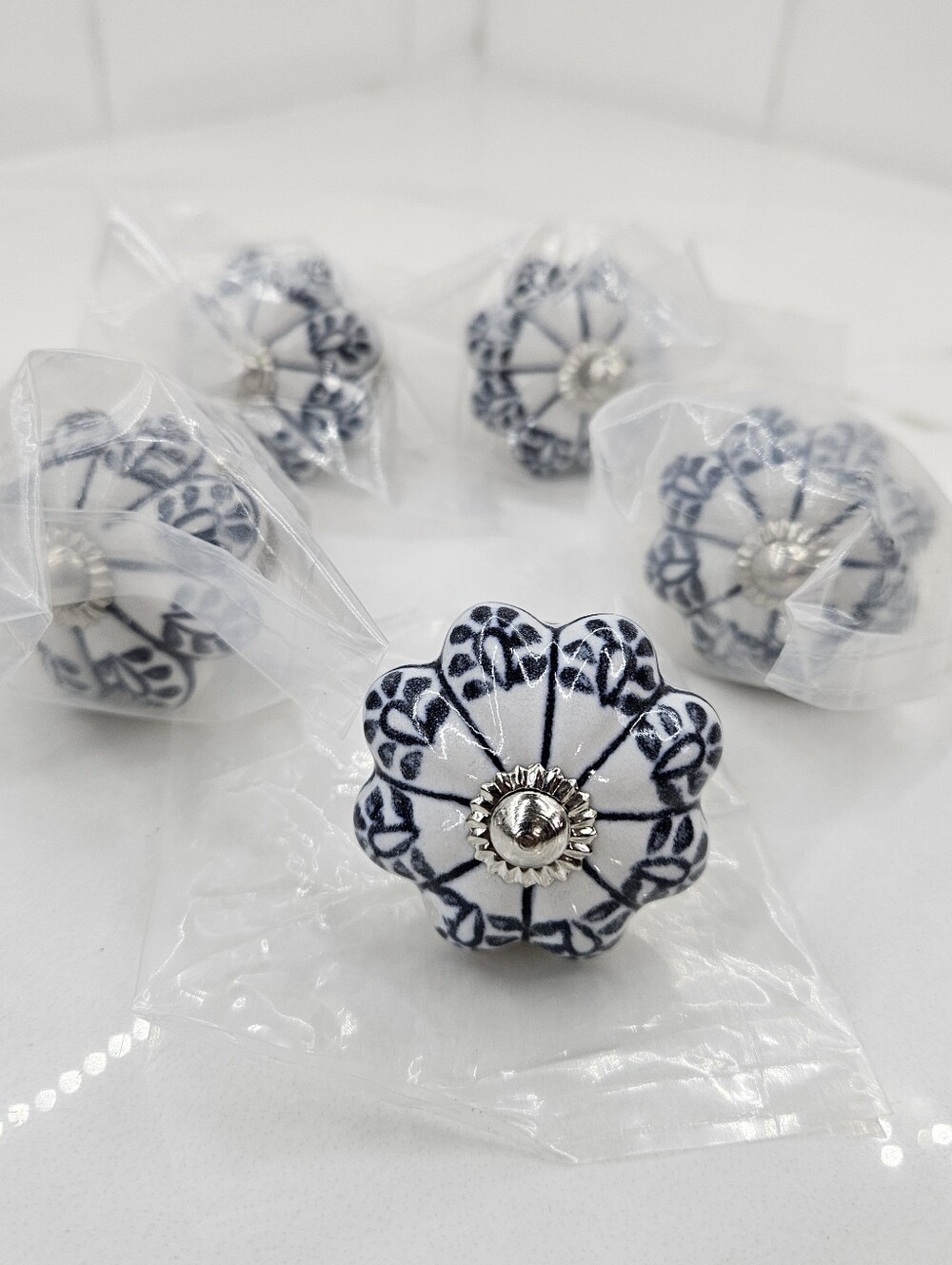 Blue White Porcelain Flower Shaped Hand Painted Leaves Drawer Pulls Set 5 NEW